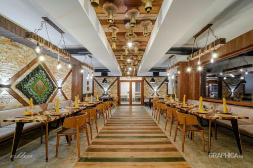 103 Alpine Hotel