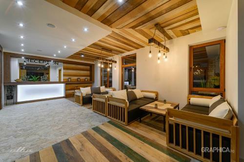 103 Alpine Hotel