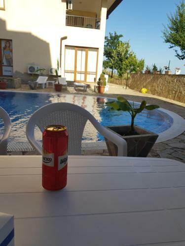 Carolmike Oasis Beach Apartment Kamchia Reserve