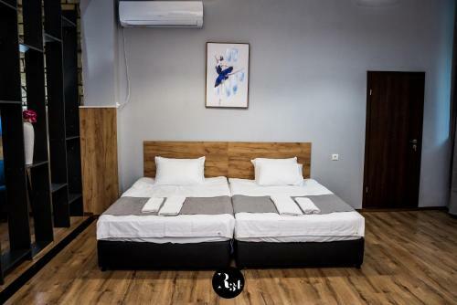 Hostal R34 Guest House