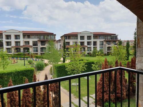 Alex Apartment In Green Life Beach Resort