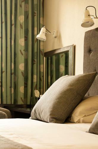 Ascot House Hotel