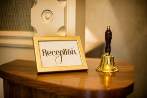 Ascot House Hotel