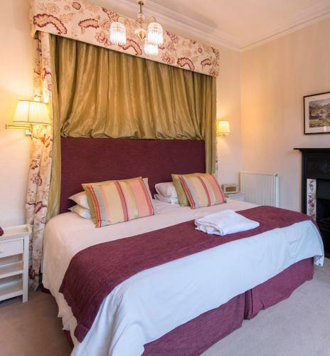 Ascot House Hotel