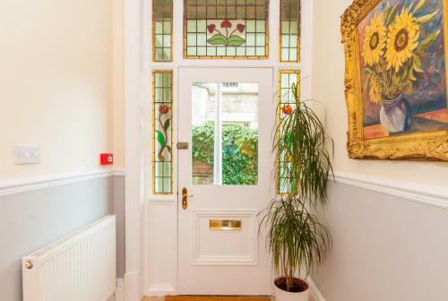 Hostal Ashwood House