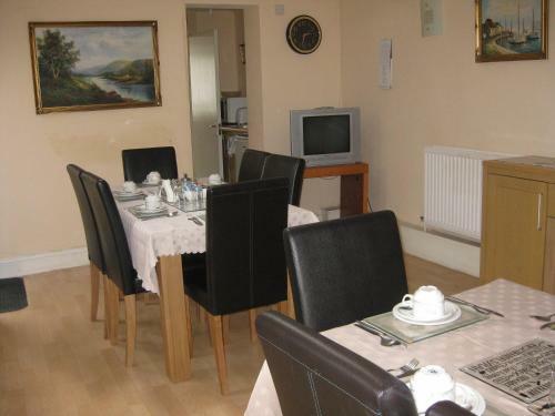 Hostal White House View Guest House