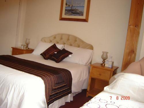 Hostal White House View Guest House