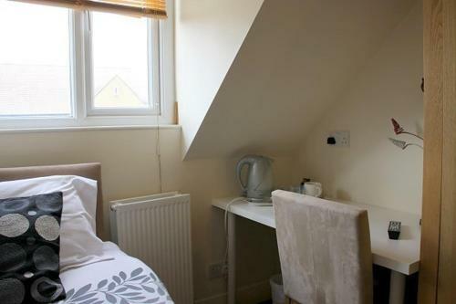 Hostal White House View Guest House