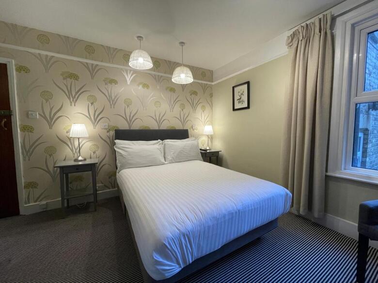 Hostal Newton House Guesthouse