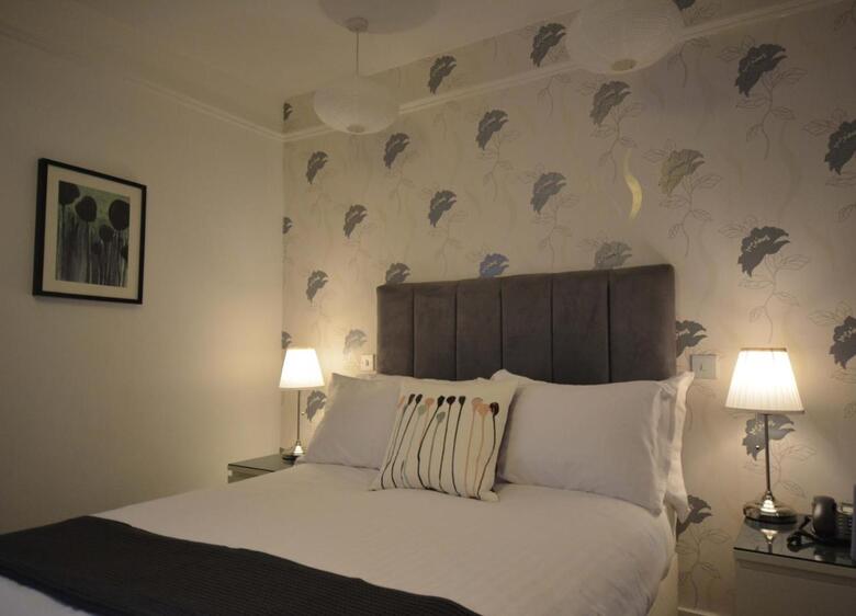 Hostal Newton House Guesthouse