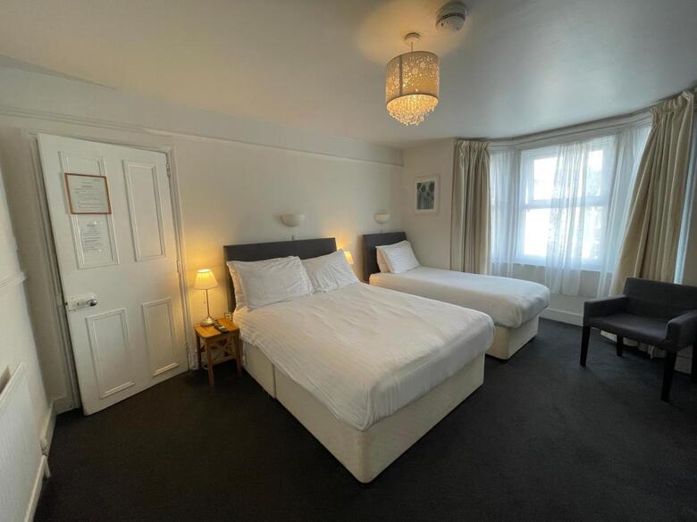 Hostal Newton House Guesthouse