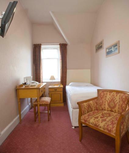 Tree Hotel At Iffley