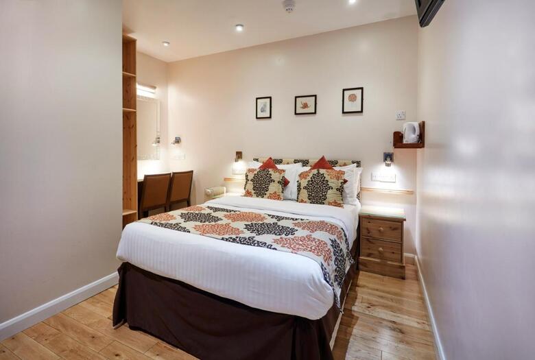 Hostal Conifers Guest House