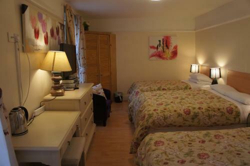 Hostal Athena Guest House