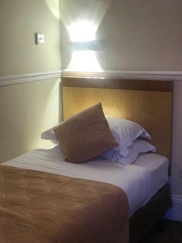 Eurobar Cafe & Hotel - B&B