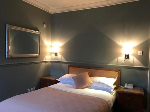 Eurobar Cafe & Hotel - B&B