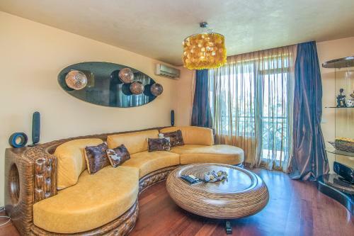 Front Beach Designer Apartment Golden Sands
