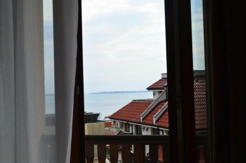 Aquamarine Apartments