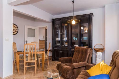 Colorful Two Bedroom Apartment Next To Serdika Center Sofia