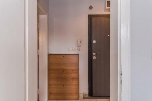Colorful Two Bedroom Apartment Next To Serdika Center Sofia