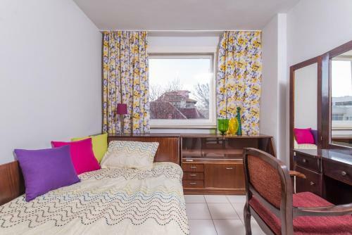 Colorful Two Bedroom Apartment Next To Serdika Center Sofia