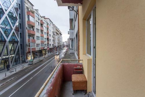 Elegant 2bdr Apartment With A Balcony