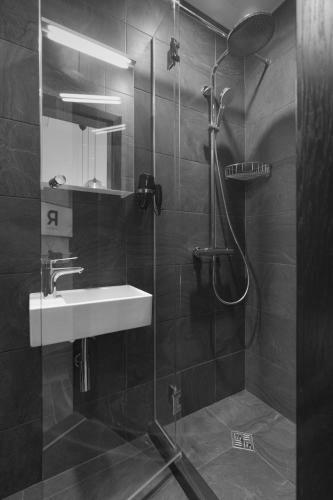 R-varna Deluxe Apartments