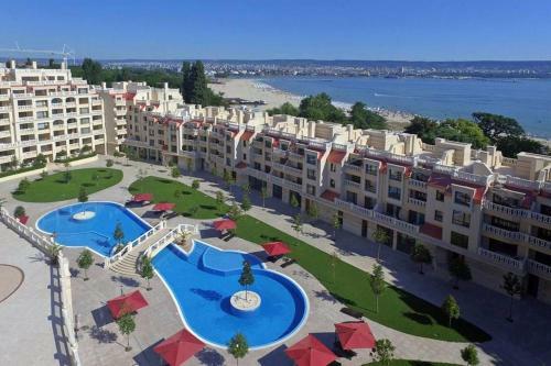 By The Waves Luxury Beach Apartment