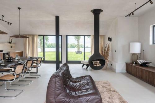 Luxe Design Villa Met Vrij Uitzicht Over Het Meer.