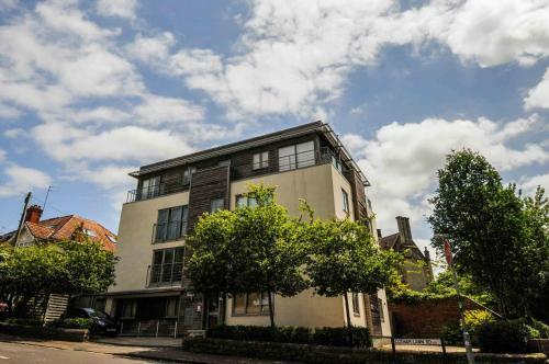 Alderman Apartments Cotham Lawn