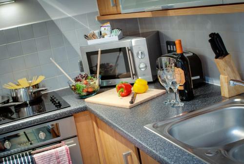 Base Serviced Apartments - Cumberland Apartments