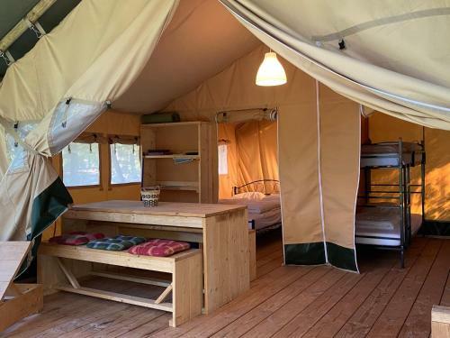 Glamping Safaritent Op Camping De Rimboe