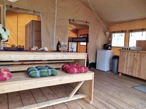Glamping Safaritent Op Camping De Rimboe