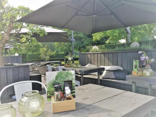 Cosy Floating Boatlodge, "paris"