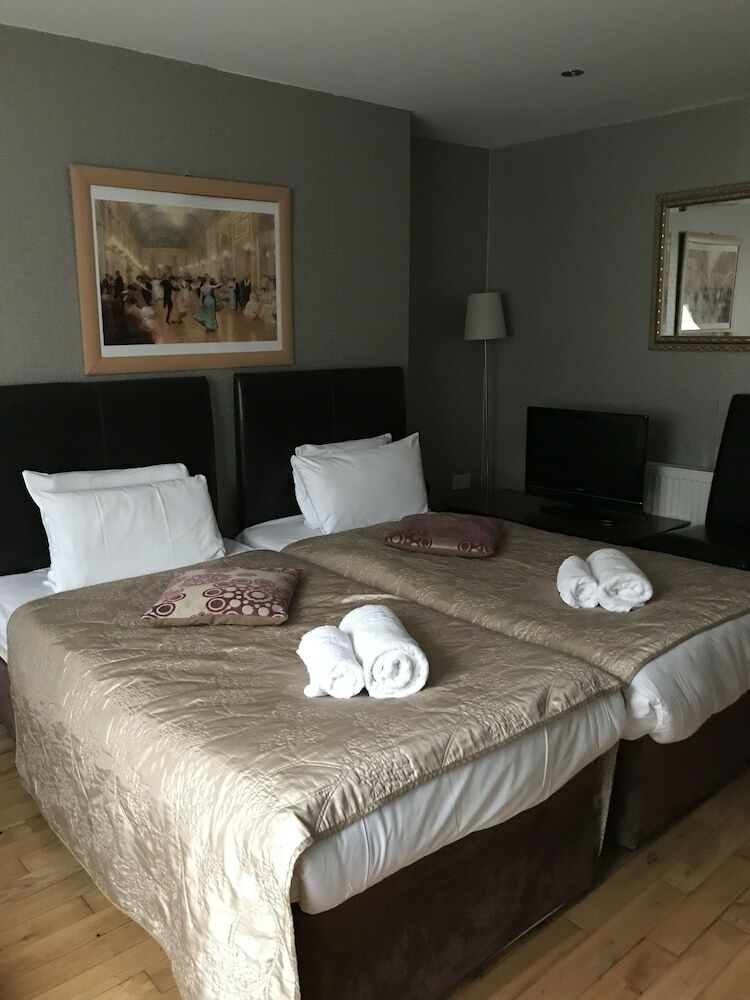 Hostal Sheil Suites