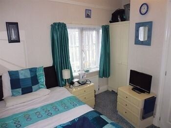 Hostal The Marina Guest House