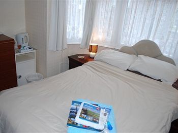 Hostal Mayville Guest House