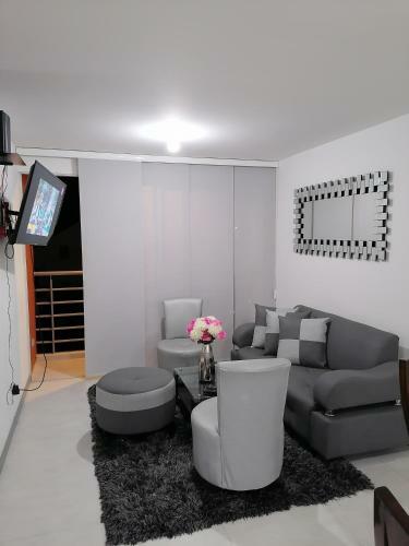 Apartamento 4 Alcobas Apto Amoblado Piscina Enseguida Unicentro