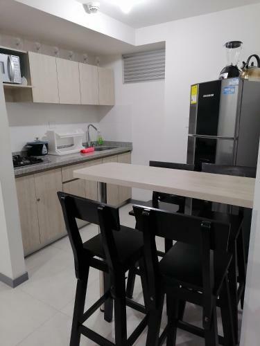 Apartamento 4 Alcobas Apto Amoblado Piscina Enseguida Unicentro
