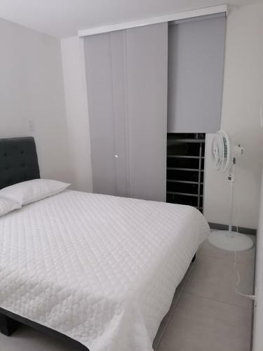 Apartamento 4 Alcobas Apto Amoblado Piscina Enseguida Unicentro