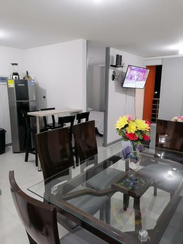 Apartamento 4 Alcobas Apto Amoblado Piscina Enseguida Unicentro