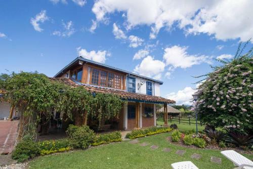 Stunning Llanogrande Paradise Villa / Pool & Jacuzzi