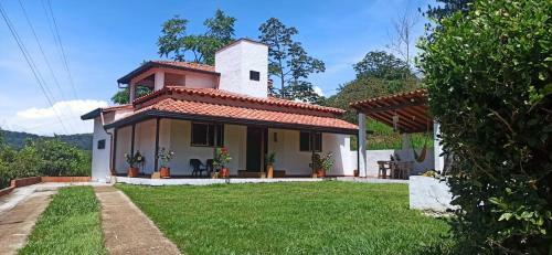 Casa Caba�a Balconcitos En San Gil