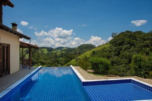 Chal� Master Com Piscina De Borda Infinita