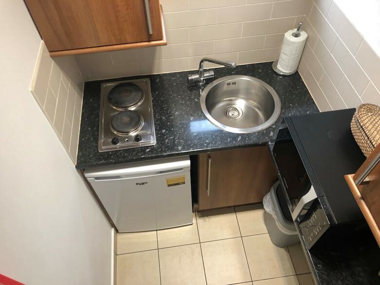 The New London Carlton Hotel