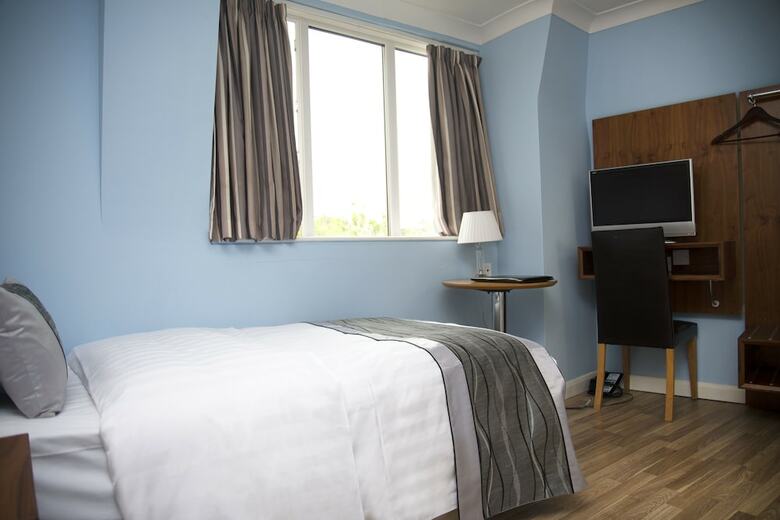 The New London Carlton Hotel