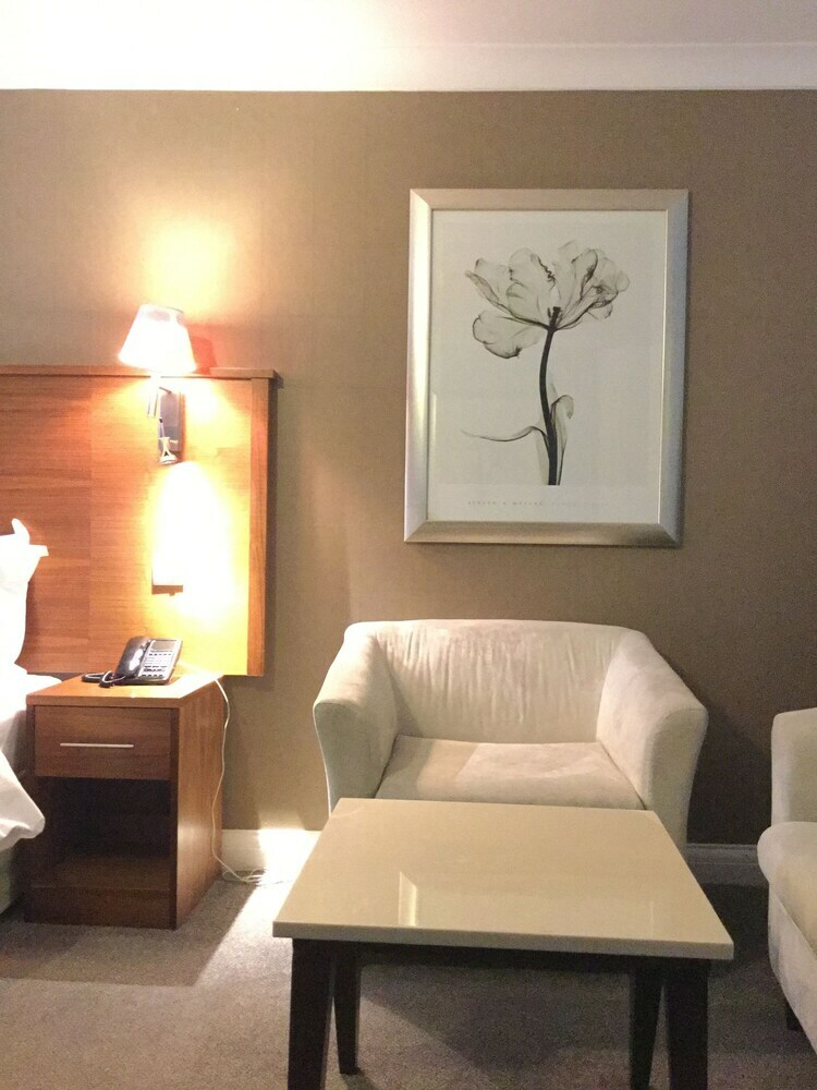 The New London Carlton Hotel