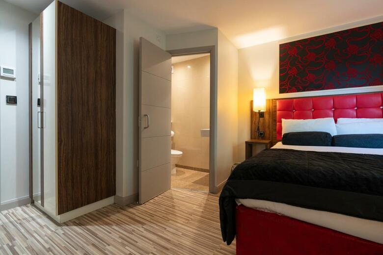 Hotel Simply Rooms & Suites