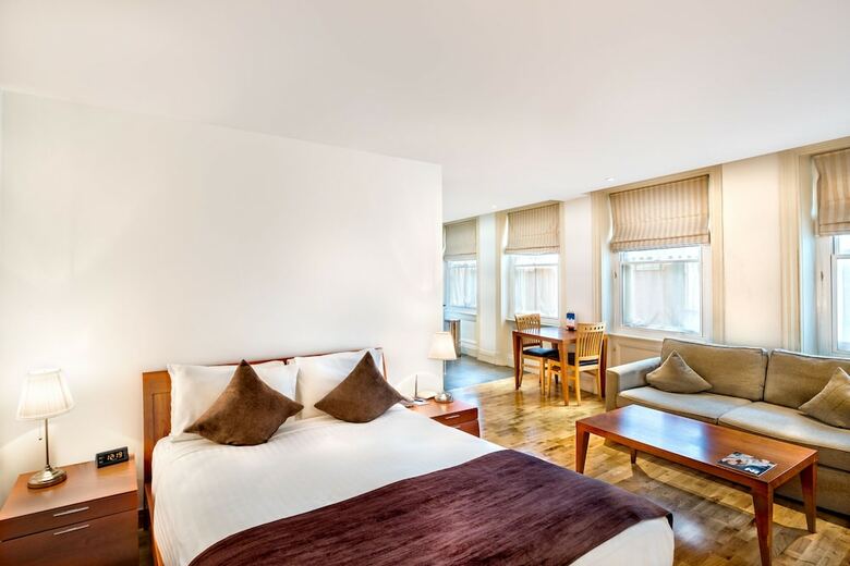 Kings Wardrobe Apartments By Bridgestreet