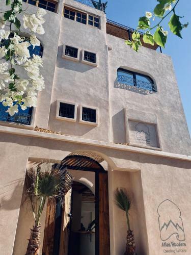 Hotel Atlas Wonders Coworking Surf Camp